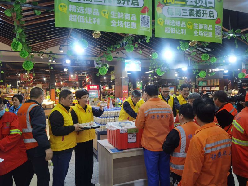 浙農(nóng)茂陽(yáng)為&ldquo;城市美容師&rdquo;提供愛心早餐