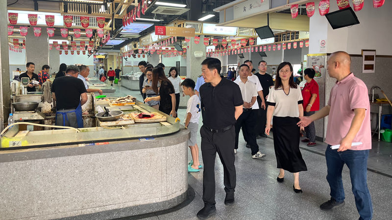 錢塘區(qū)領(lǐng)導赴浙農(nóng)市集河莊農(nóng)貿(mào)市場開展夏季安全檢查